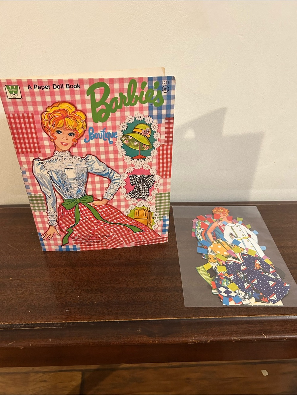 VINTAGE BARBIE'S BOUTIQUE PAPER DOLL BOOK